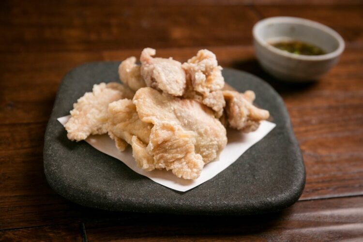 大手町で焼き鳥と白い唐揚を味わう！当店こだわりの逸品はお見逃しなく！