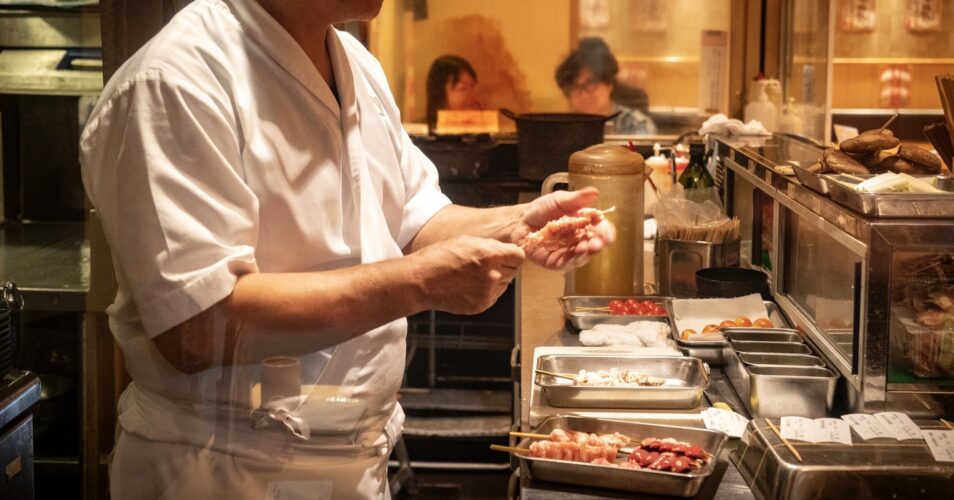 大手町で焼き鳥をはじめとした本格鶏料理を体験!職人が手丁寧にお作りします