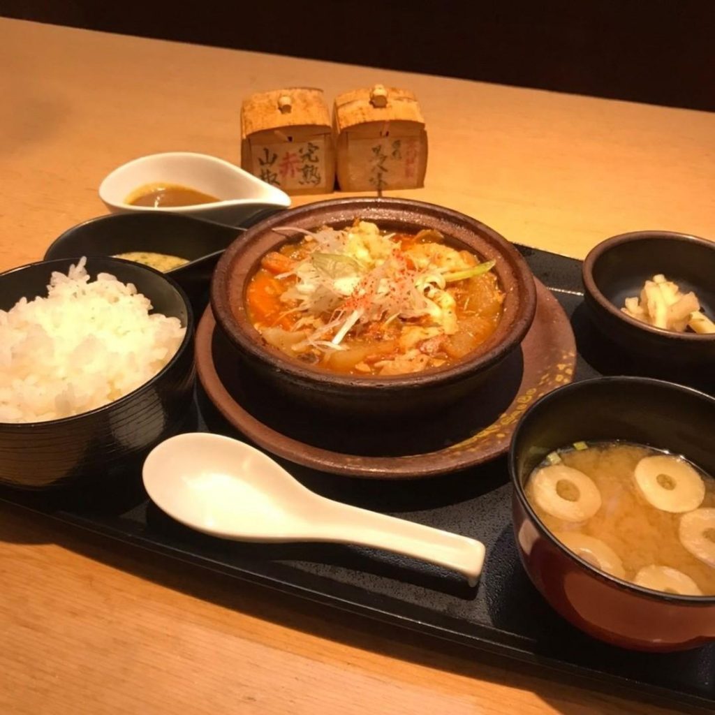 豊洲でおすすめのランチ、お昼ごはん｜赤もつ煮込定食@焼鳥居酒屋 | やきとり宮川 豊洲店