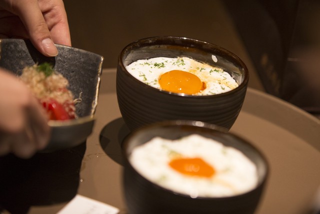 豊洲で楽しむ老舗の味…やきとり宮川の特製日本酒と充実のディナー