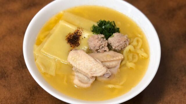 四ツ谷で味わう焼き鳥と特製鶏スープで充実のお食事時間